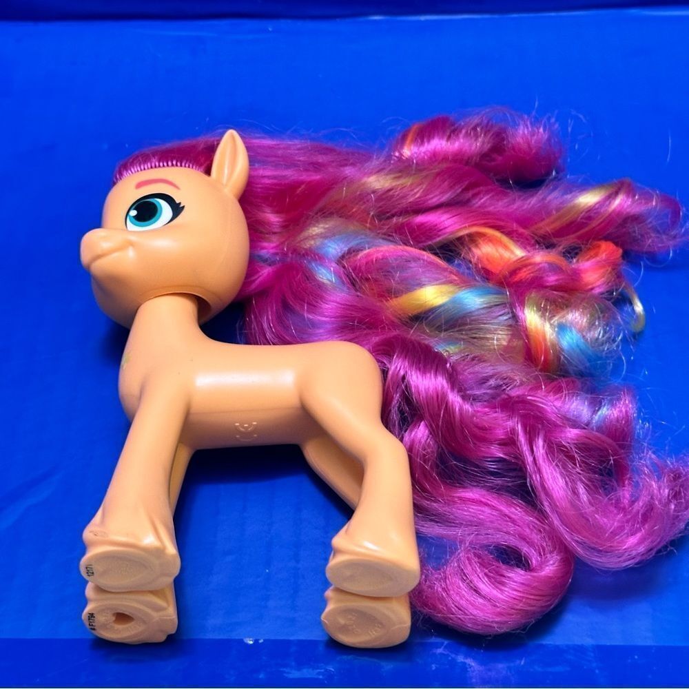 My Little Pony SUNNY STARSCOUT action figure - Picture 2 of 7